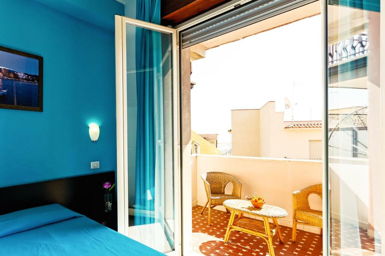 Seaview Terrace Sunny Apartment Giardini Naxos Ngoại thất bức ảnh